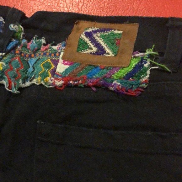 Jen’s Pirate Booty Raw Hemmed Embroidered Black Jean Low Rise Shorts - Picture 7 of 13